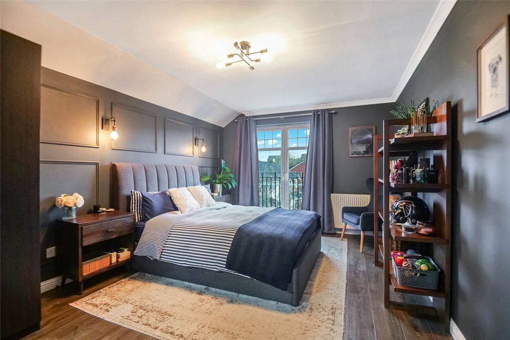 Property photo 3 of 18 Bedroom 1