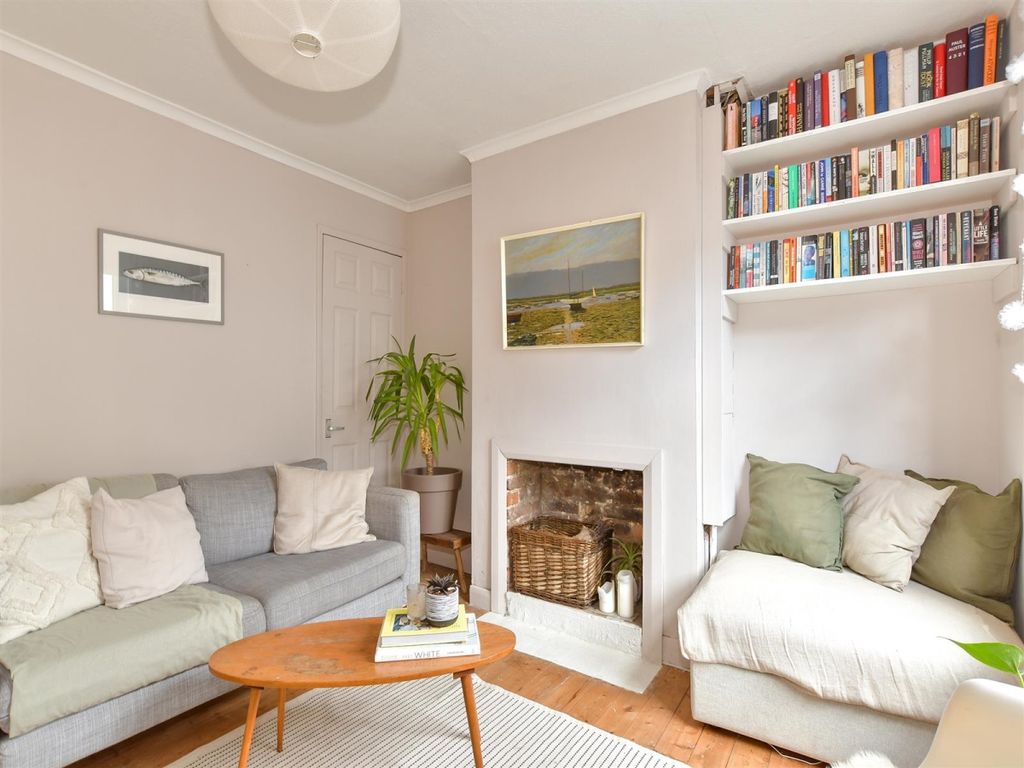 Property photo 2 of 9 Lounge