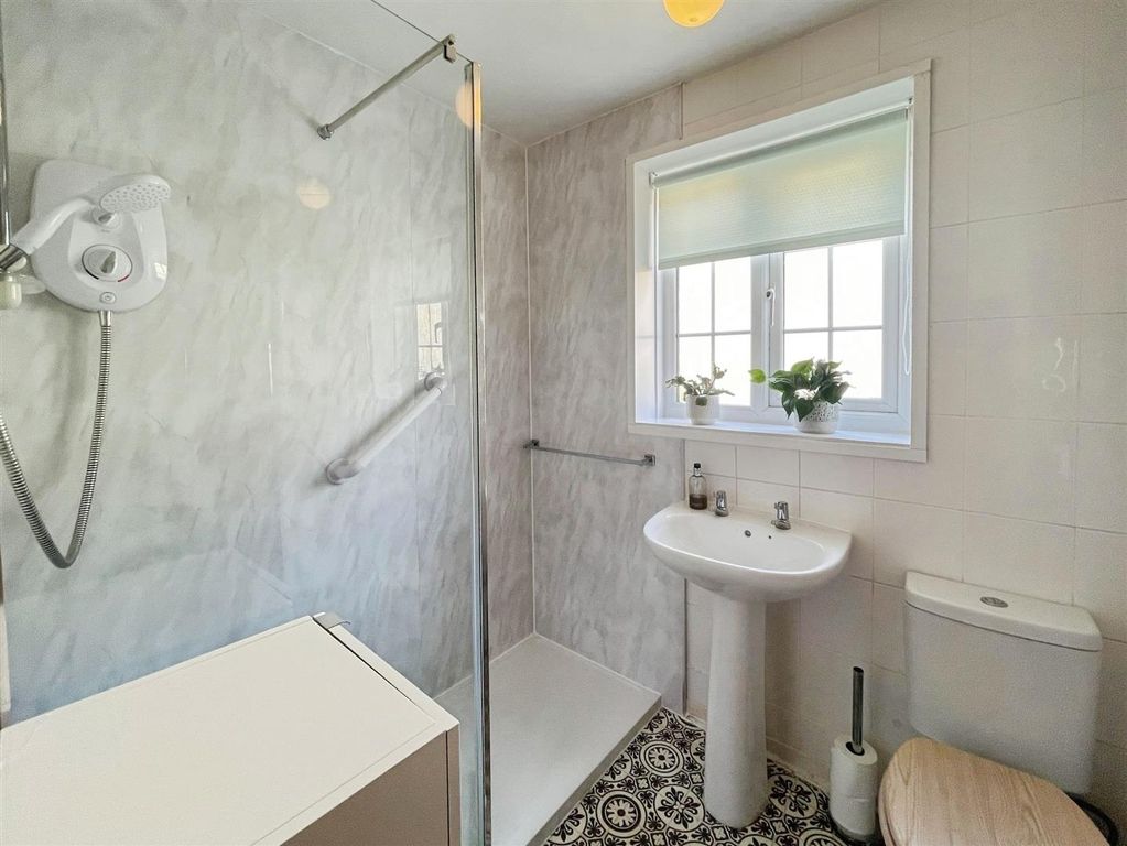 Property photo 3 of 14 Family Bathroom