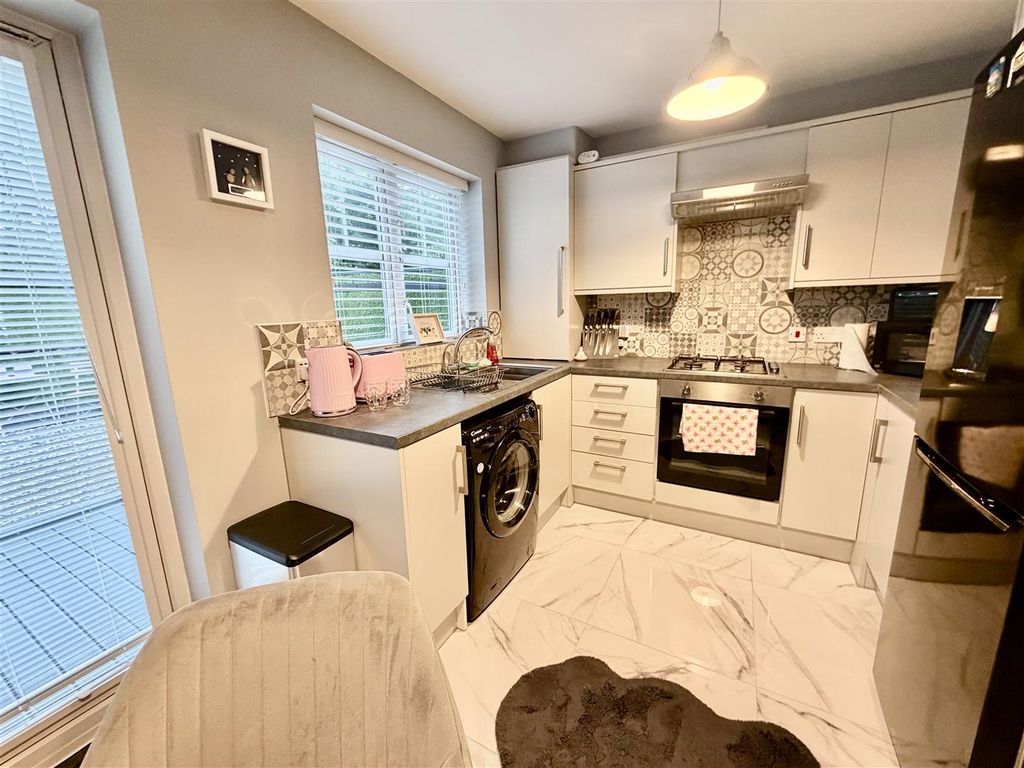 Property photo 2 of 11 Kitchen Diner