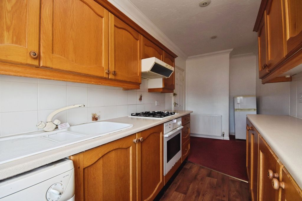 Property photo 3 of 12 Kitchen