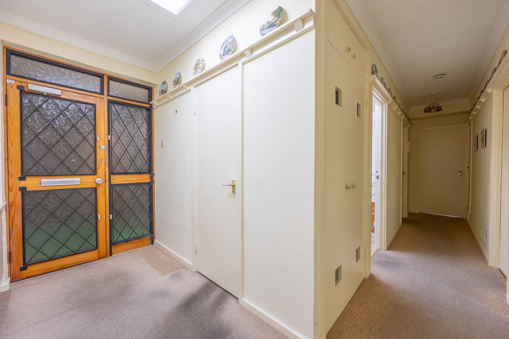 Property photo 3 of 34