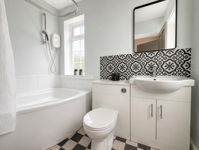 Property photo 1 of 4 Bathroom