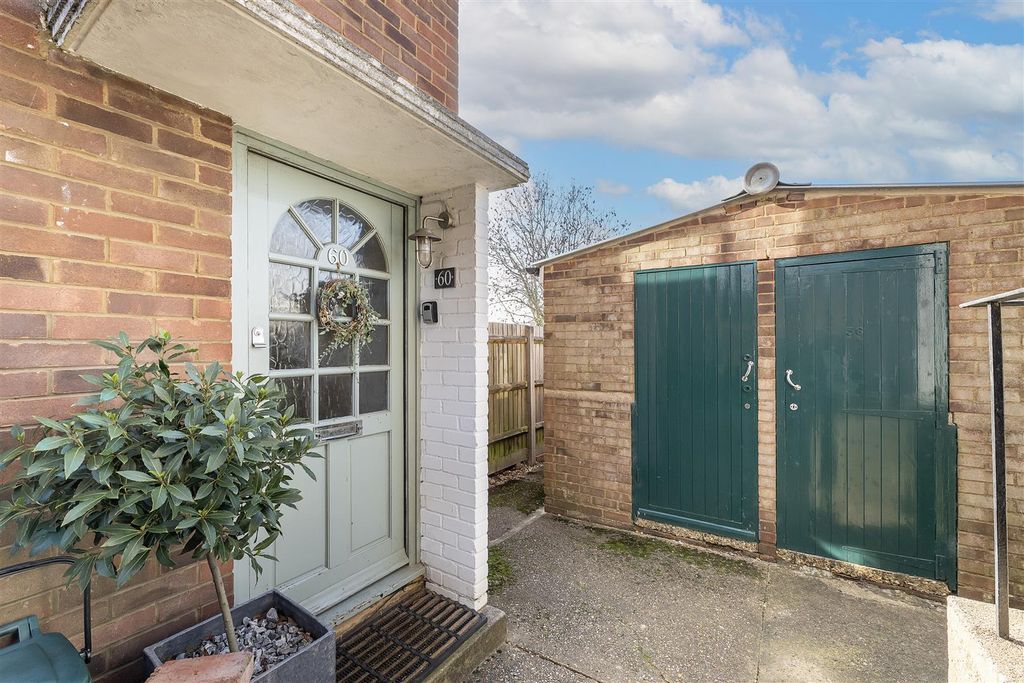 Property photo 2 of 12 60-Tallents-Crescent-19.Jpg