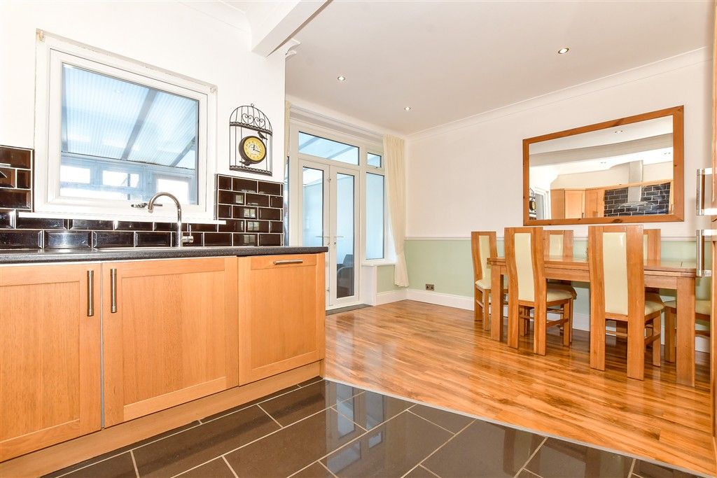 Property photo 3 of 10 Kitchen/Dining Room