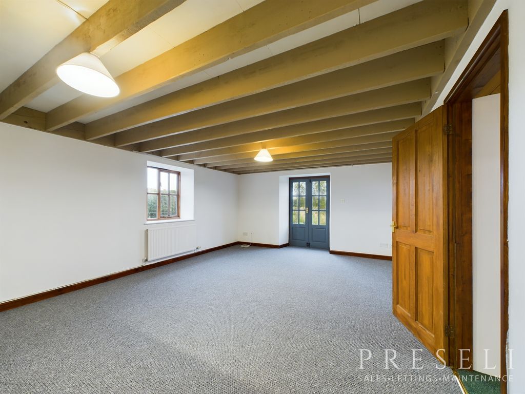 Property photo 3 of 16 Cam02375G0-Pr0065-Still011