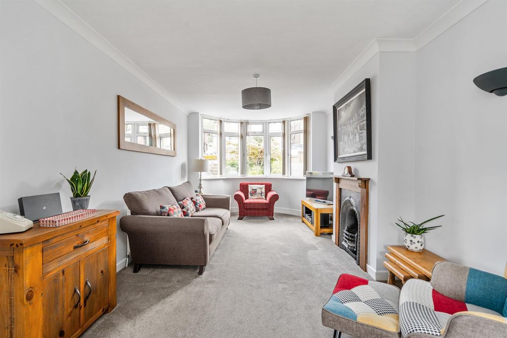 Property photo 3 of 24 60 Eden Road_1.Jpg