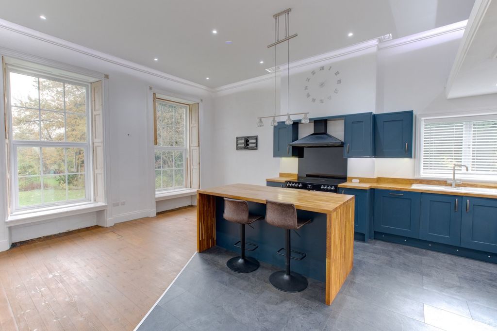 Property photo 2 of 18 Picture No. 10