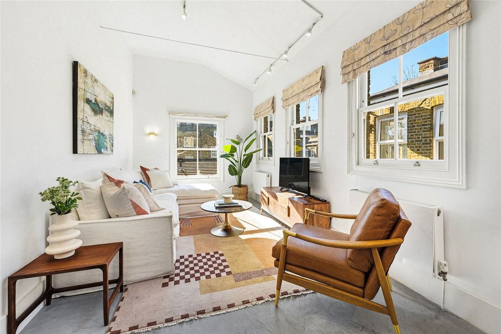 Property photo 3 of 14 Picture No. 02