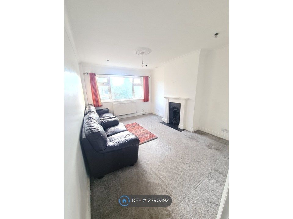 Property photo 3 of 11 Living Room