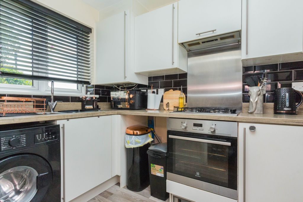 Property photo 2 of 12 Kitchen