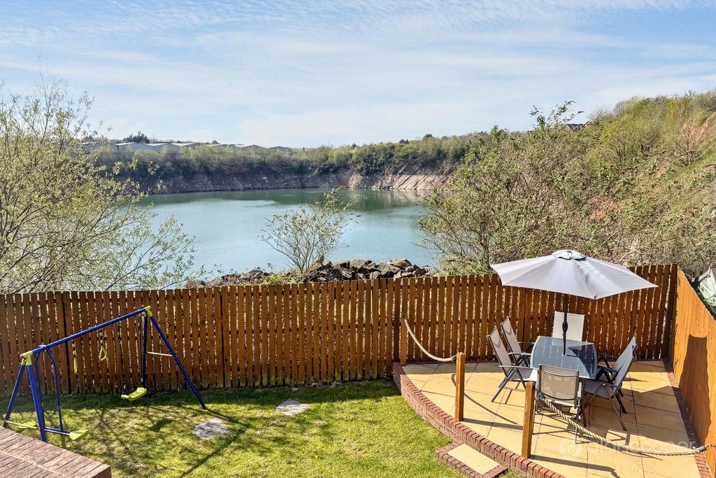 Property photo 2 of 23 5036923