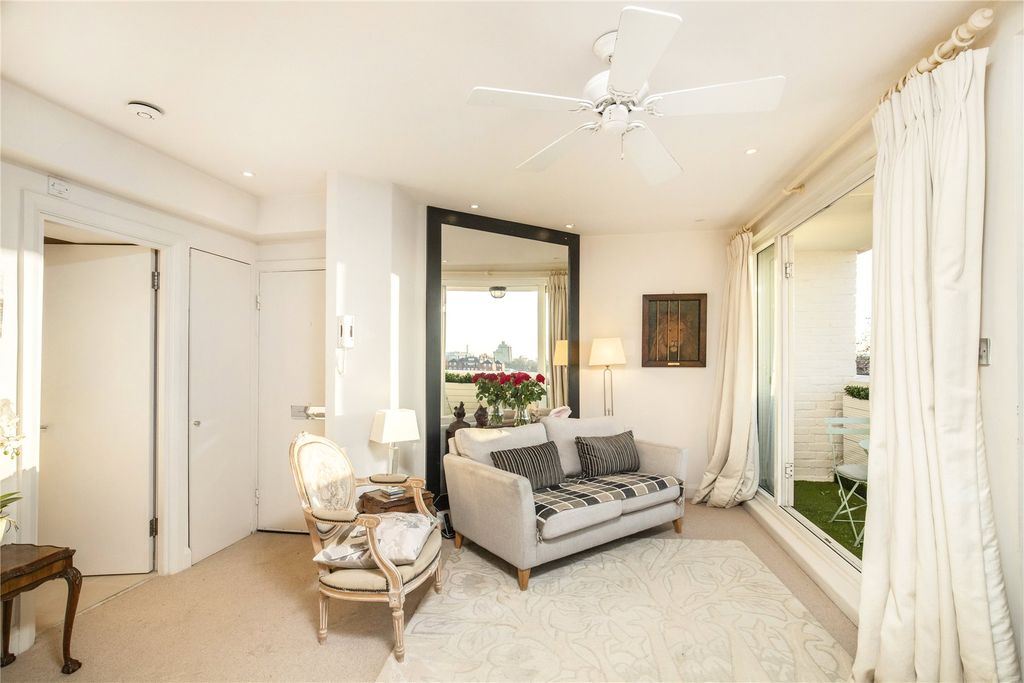 Property photo 3 of 11 Reception