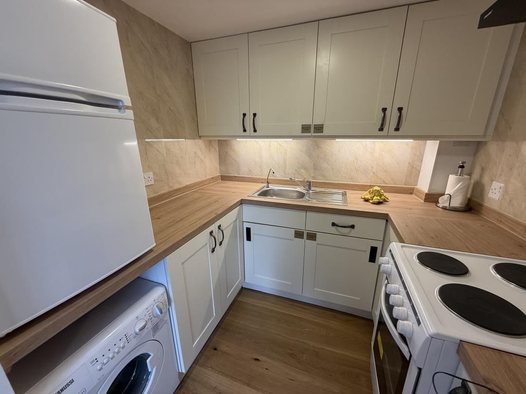 Property photo 2 of 8 Kitchen