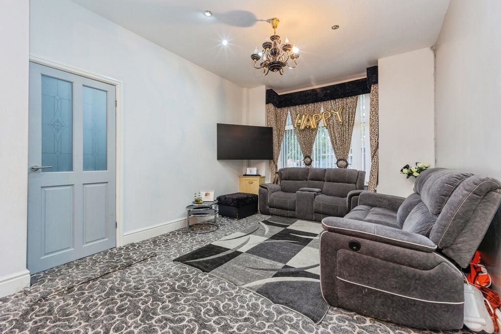 Property photo 3 of 16 Pbox-Img.Jpg