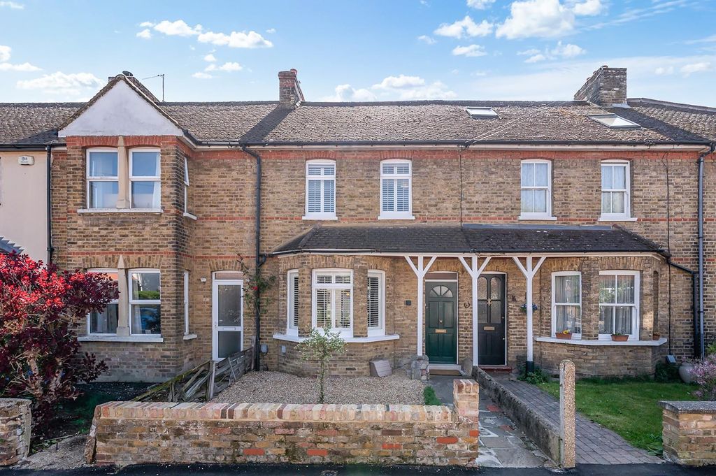 Property photo 1 of 18 Heatherside Road  (20).Jpg