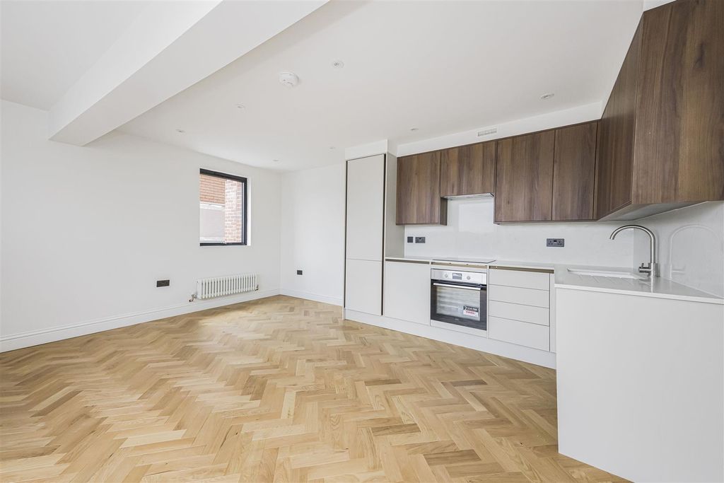 Property photo 1 of 13 10