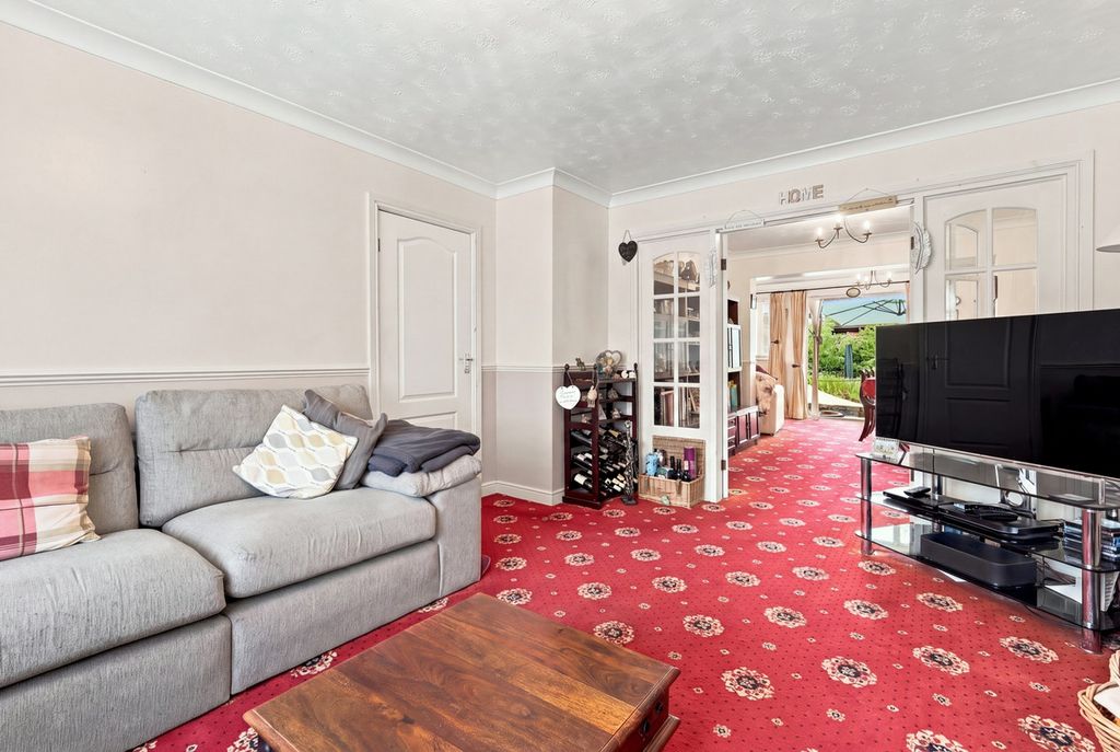 Property photo 2 of 33