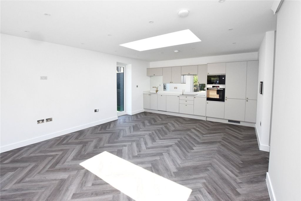 Property photo 3 of 10 Picture No. 04