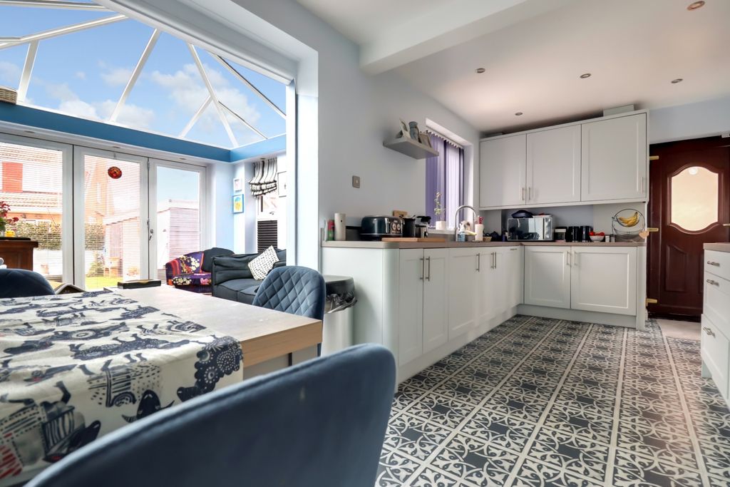 Property photo 3 of 18 3- Rob Hammond Ewemove Pontefract