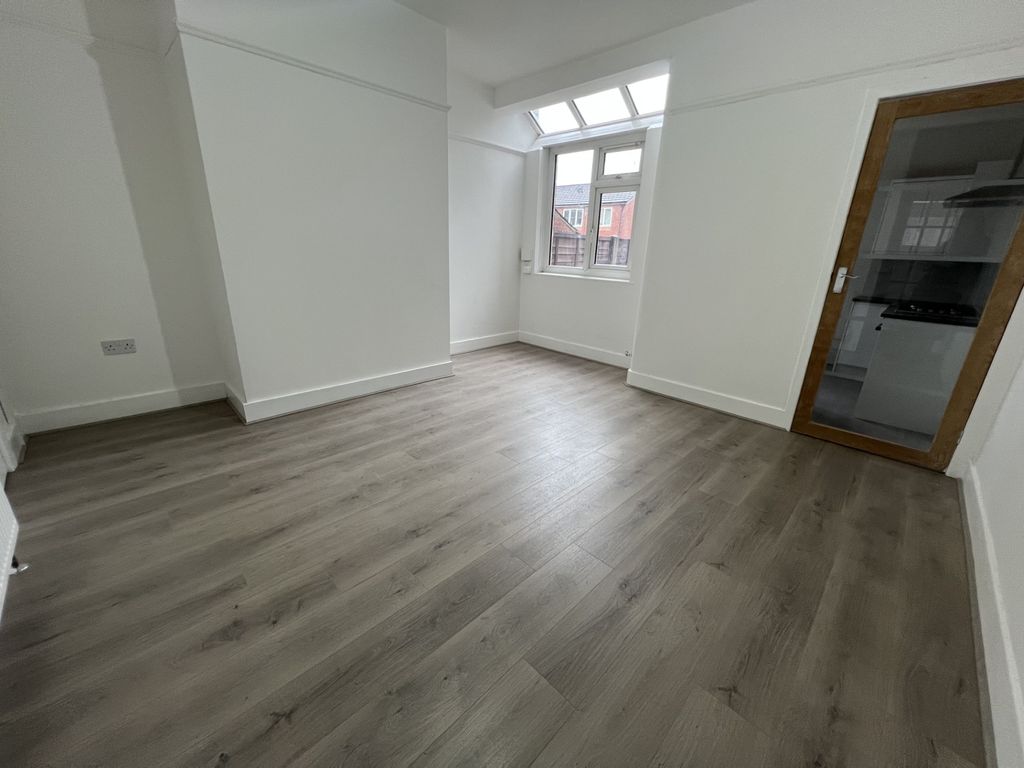 Property photo 3 of 11 Dining Room