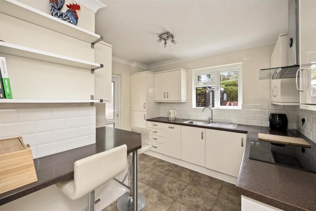 Property photo 3 of 19 Kitchen