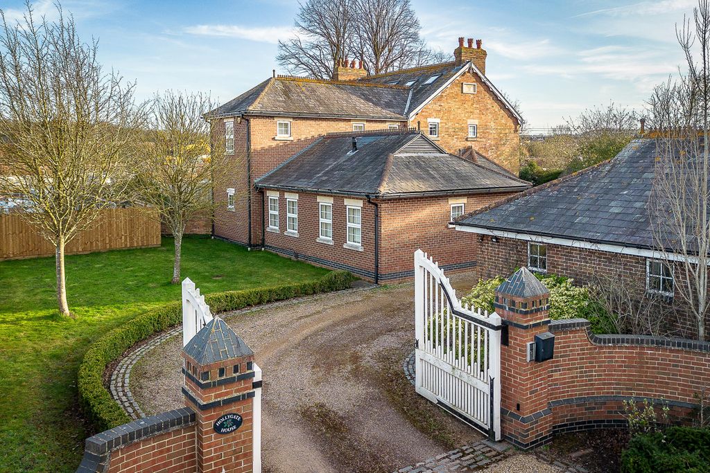 Property photo 1 of 35