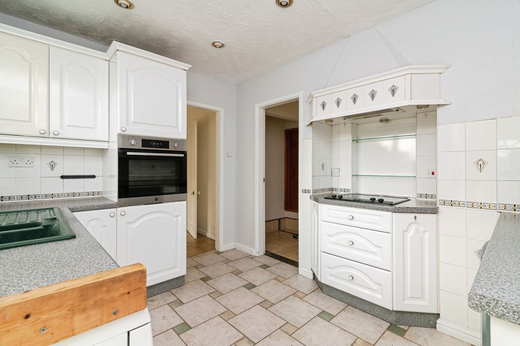 Property photo 3 of 17 Photo