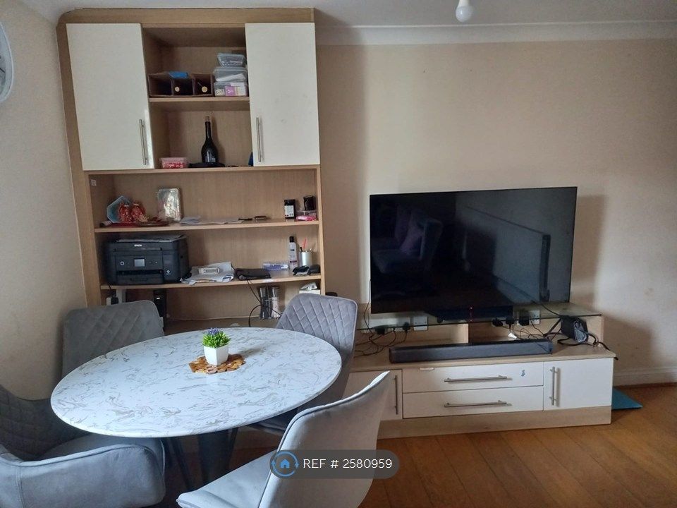 Property photo 3 of 27 Living Room