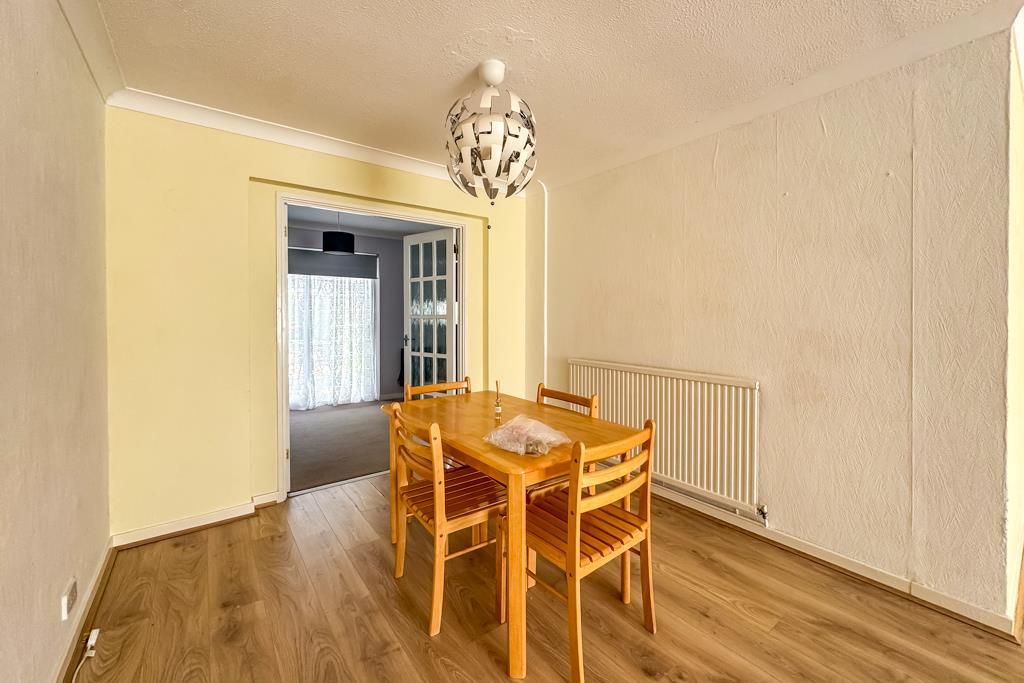 Property photo 3 of 25 Lounge