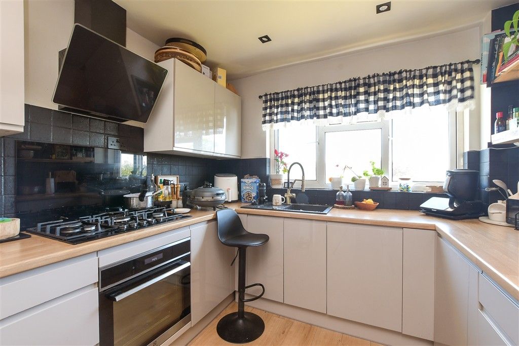 Property photo 1 of 11 Kitchen
