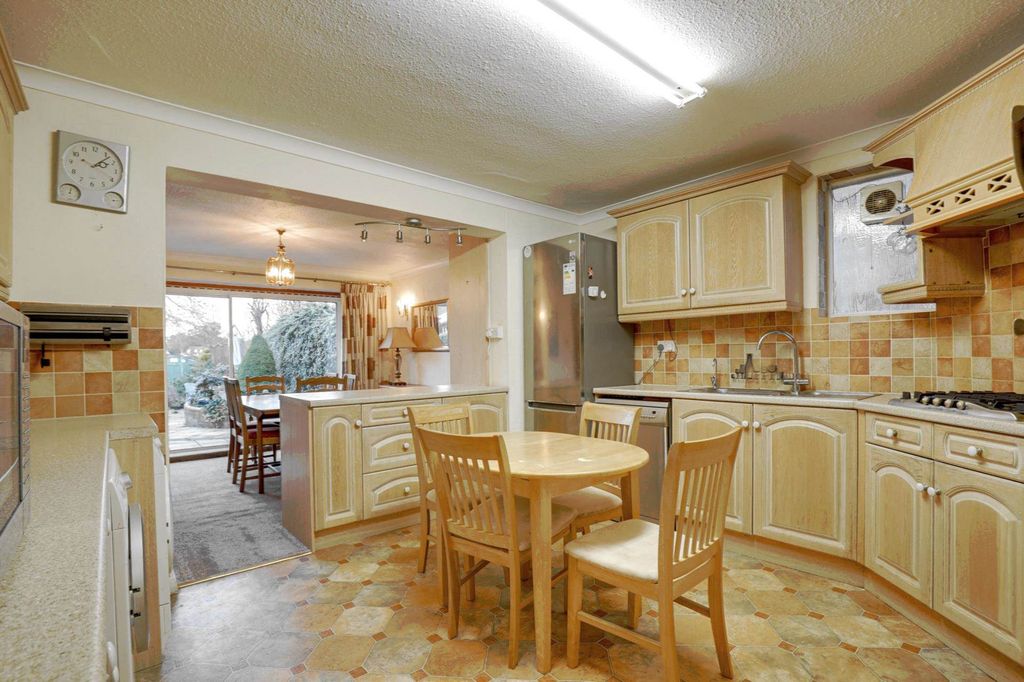 Property photo 3 of 25