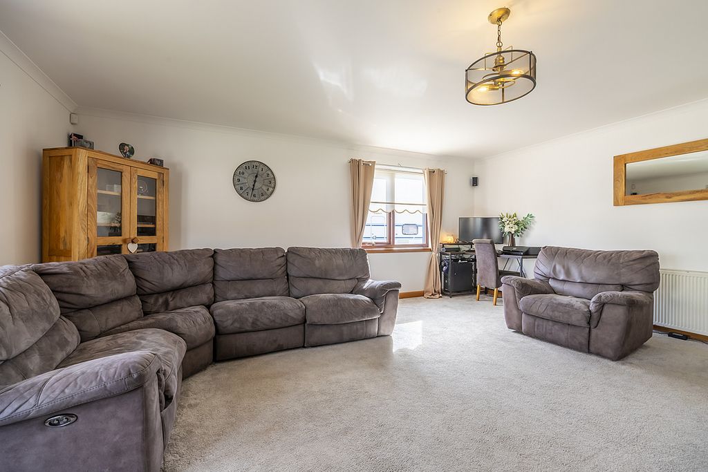 Property photo 3 of 47
