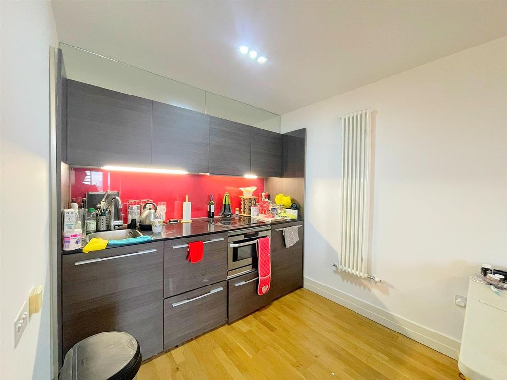 Property photo 3 of 7 Kitchen