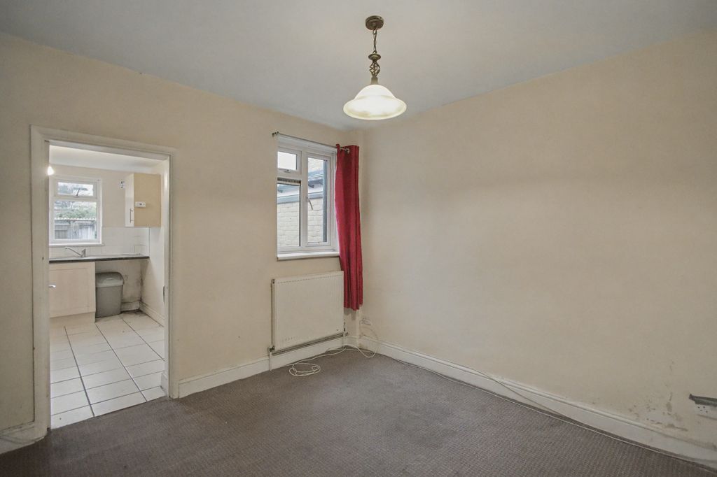 Property photo 2 of 10 51 Ellingham Road, Leyton, London E15 2Ax