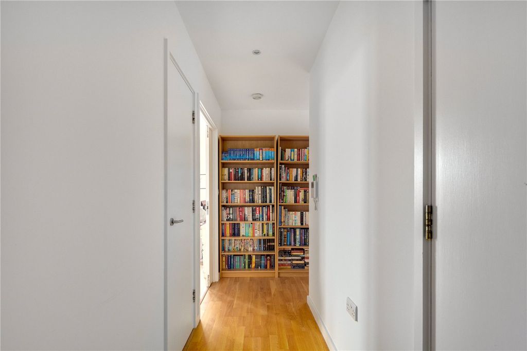 Property photo 3 of 10 Entrance Hallway