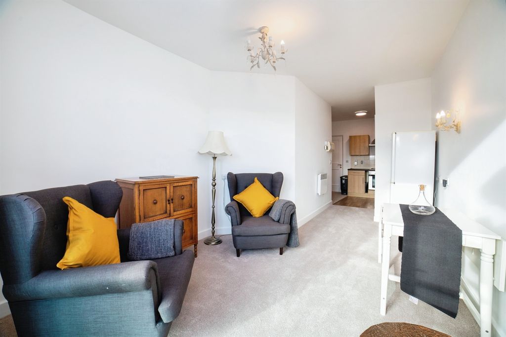 Property photo 2 of 17
