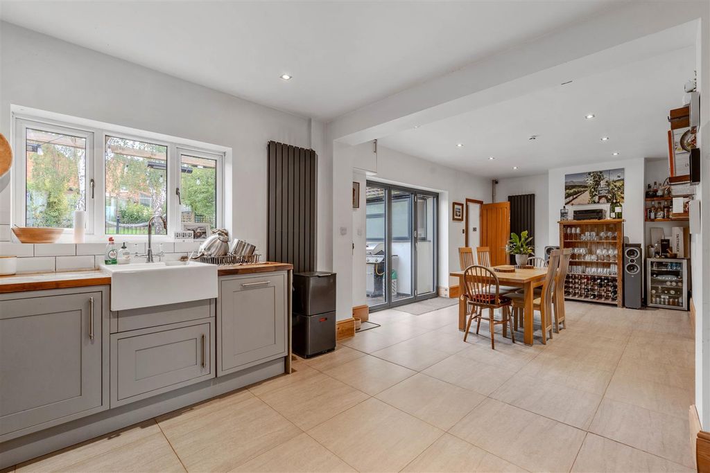 Property photo 3 of 39 1 Southam Road, Long Itchington Nwm (4 Of 49).Jpg