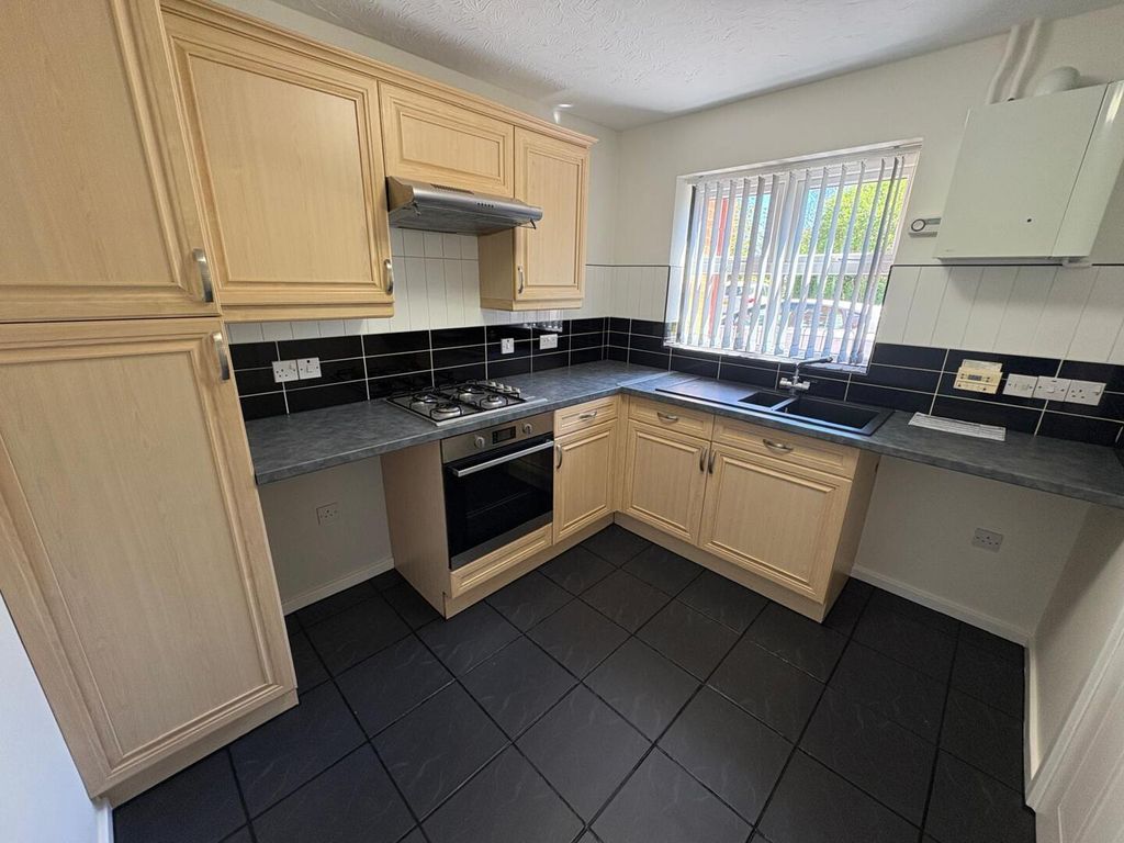 Property photo 3 of 17 Kitchen