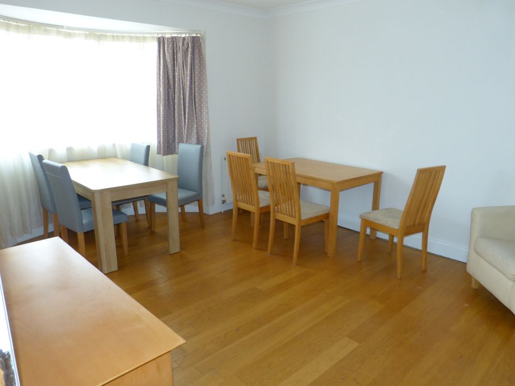 Property photo 1 of 9 2 Bed Flat To Rent Woodville Road, London Nw11