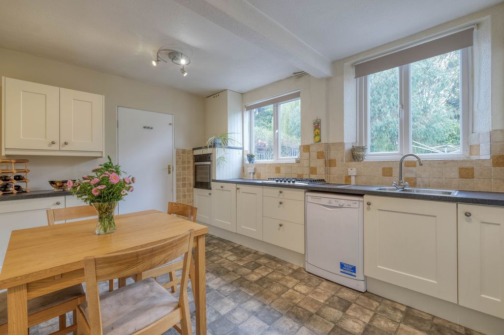 Property photo 2 of 23