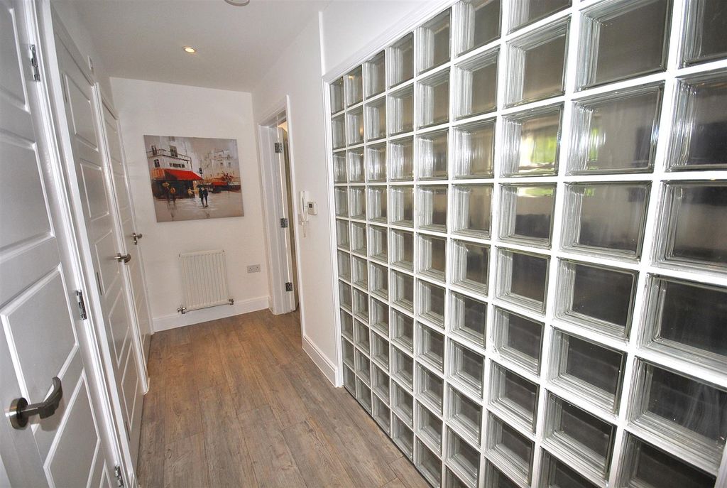 Property photo 2 of 10 Private Entrance Hall