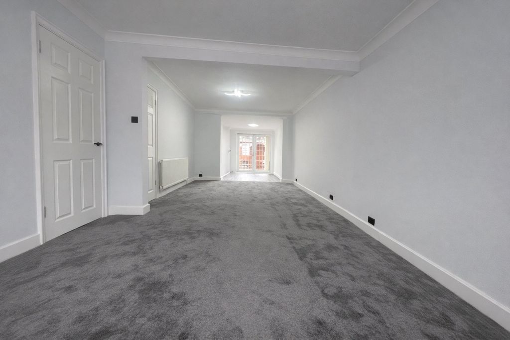 Property photo 3 of 11 Lounge Second Shot