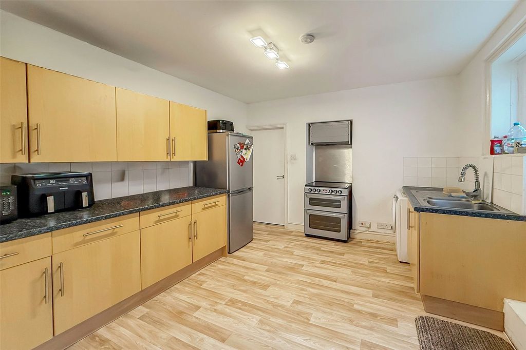 Property photo 3 of 18 Picture No. 16