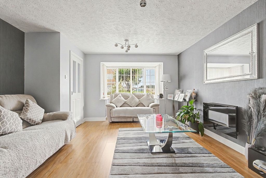 Property photo 2 of 23