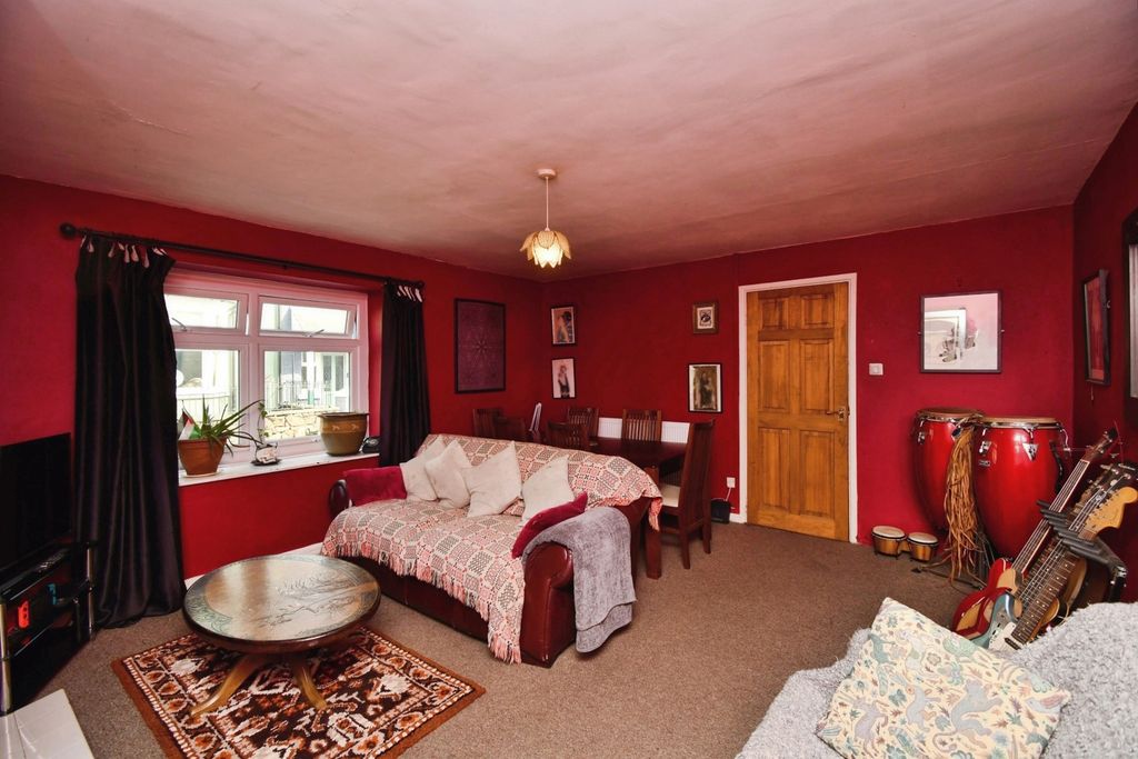 Property photo 3 of 17 Photo