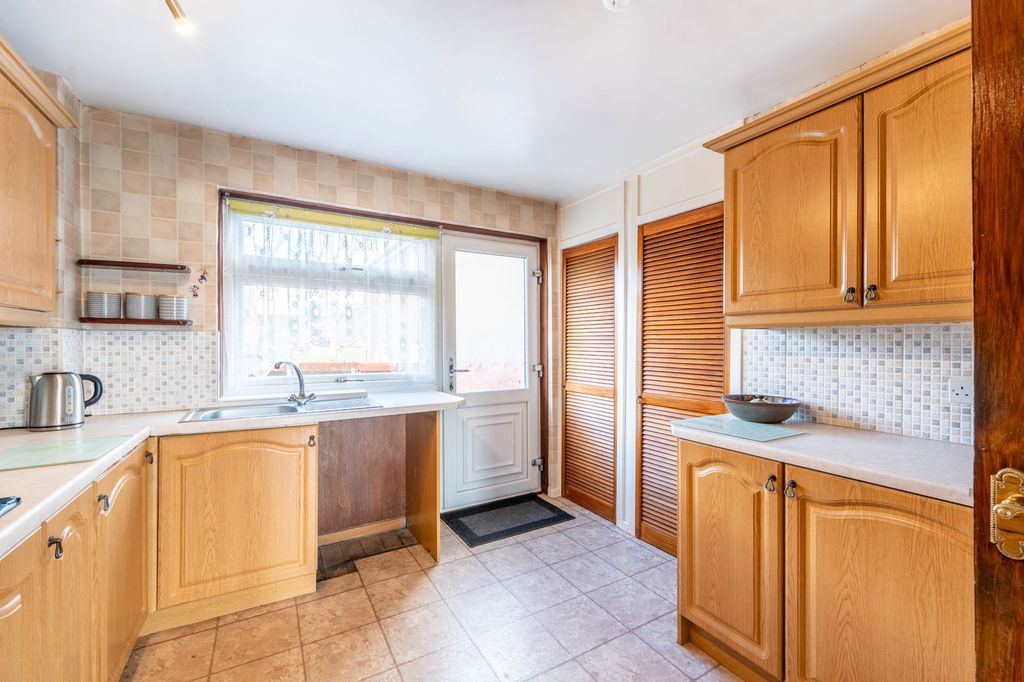 Property photo 3 of 24