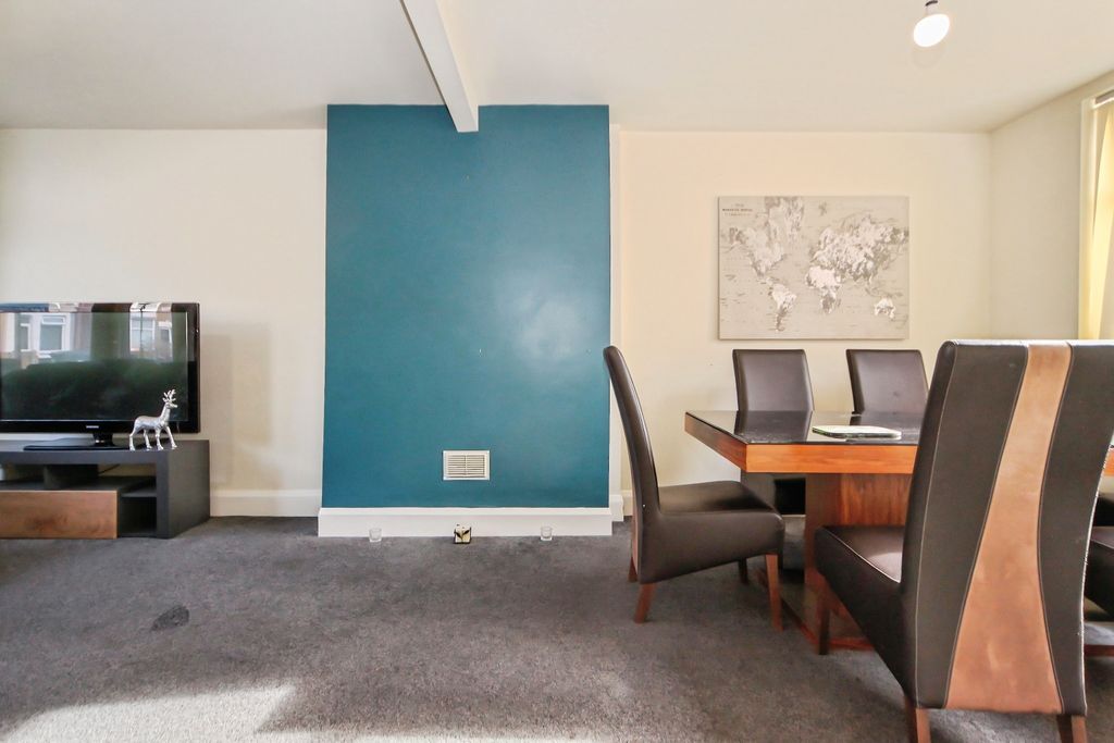 Property photo 3 of 28 Lounge Diner