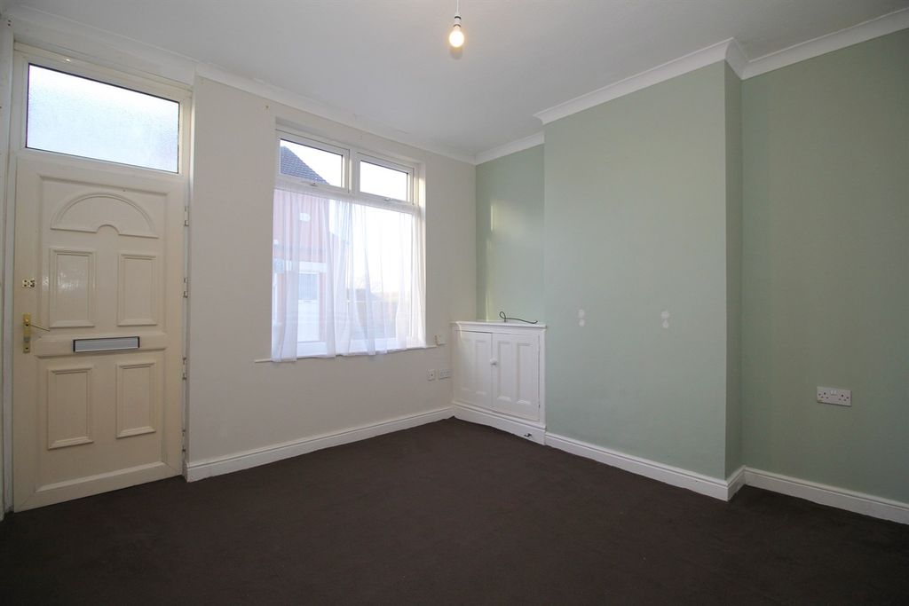 Property photo 2 of 22 Lounge