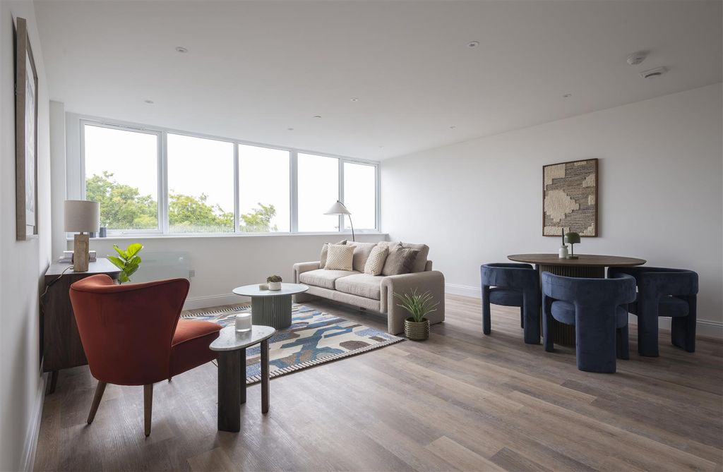 Property photo 1 of 17 03_05_Showflat_001.Jpg